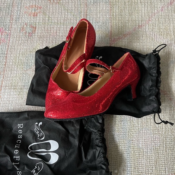 Women’s red sparkly dorthy costume shoes - Picture 3 of 5
